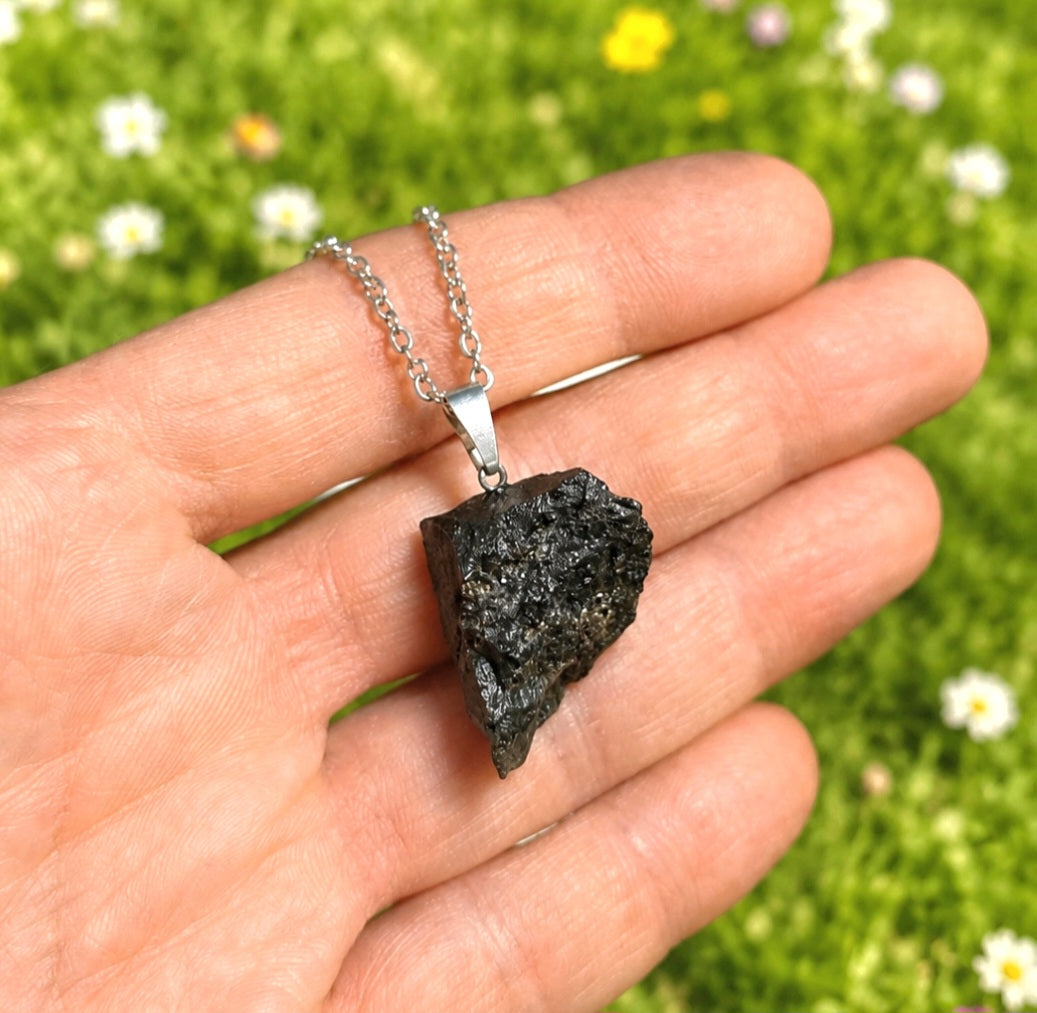 CIONDOLO IN SHUNGITE GREZZA
