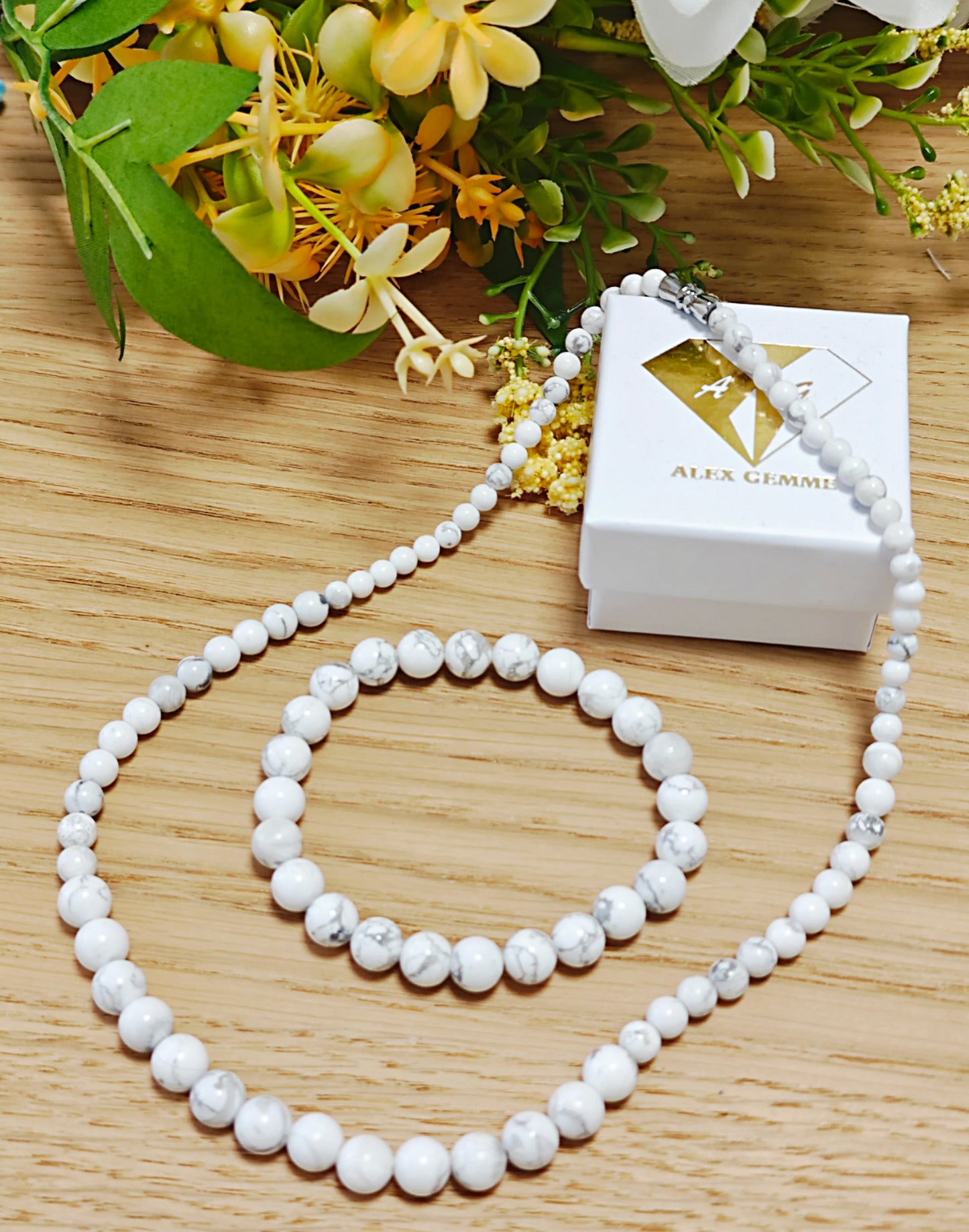 COLLANA IN HOWLITE CON BRACCIALE IN OMAGGIO