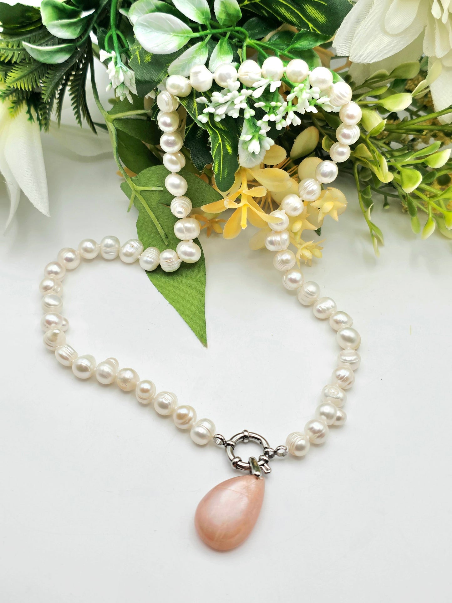 COLLANA IN PERLE D'ACQUA DOLCE E PIETRA DI LUNA PESCA (AAA)