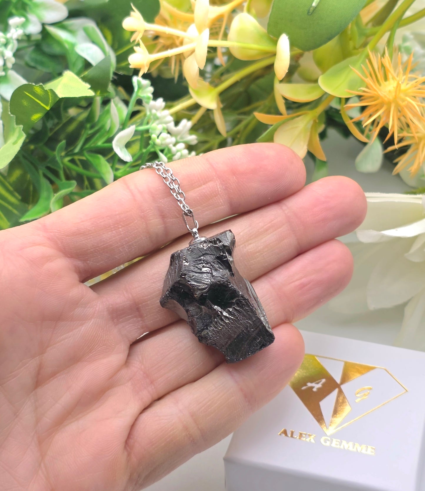 CIONDOLO IN SHUNGITE GREZZA