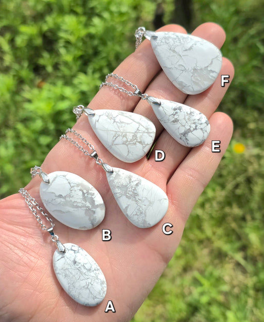 CIONDOLO IN HOWLITE HQ