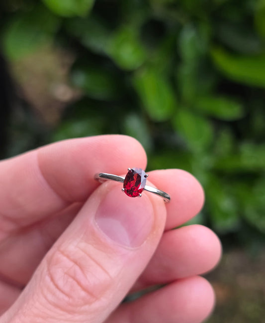 ANELLO IN GRANATO