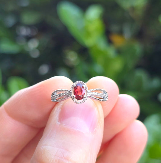 ANELLO IN GRANATO