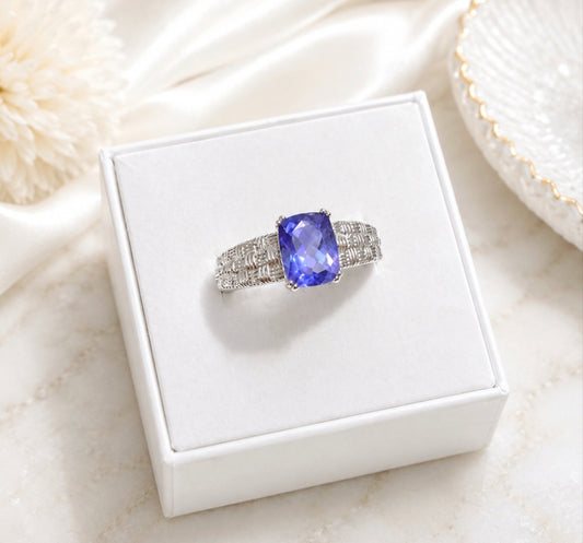 ANELLO MARTELLATO IN FLUORITE BLU