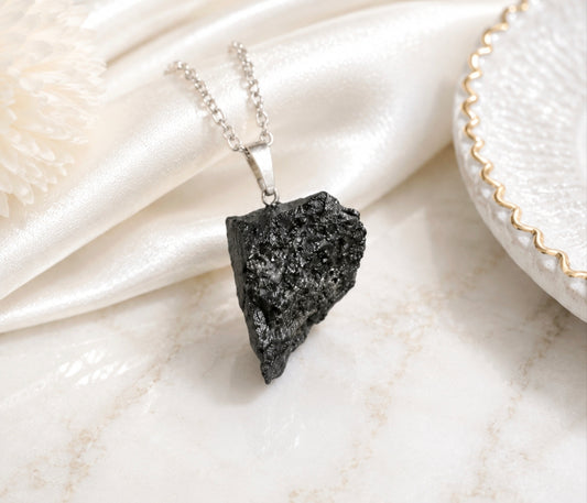 CIONDOLO IN SHUNGITE GREZZA
