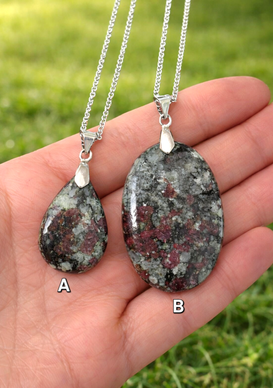 CIONDOLO IN EUDIALITE