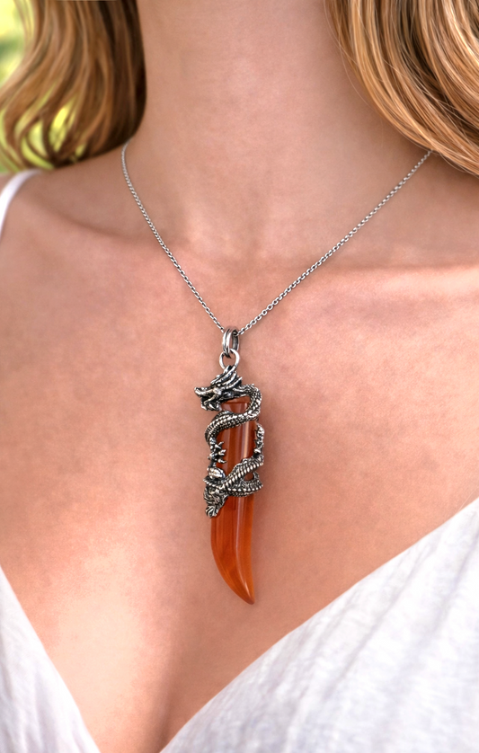 CIONDOLO DENTE DI DRAGO IN CORNIOLA