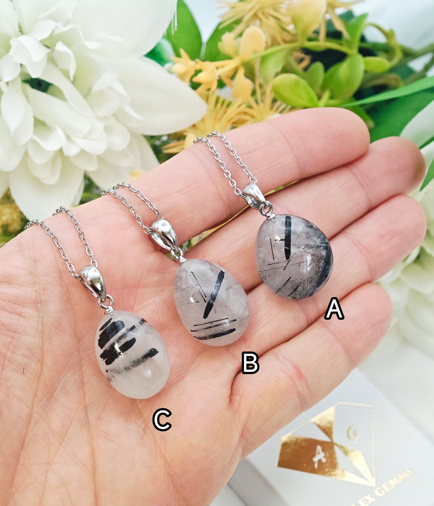 CIONDOLO IN QUARZO TORMALINATO