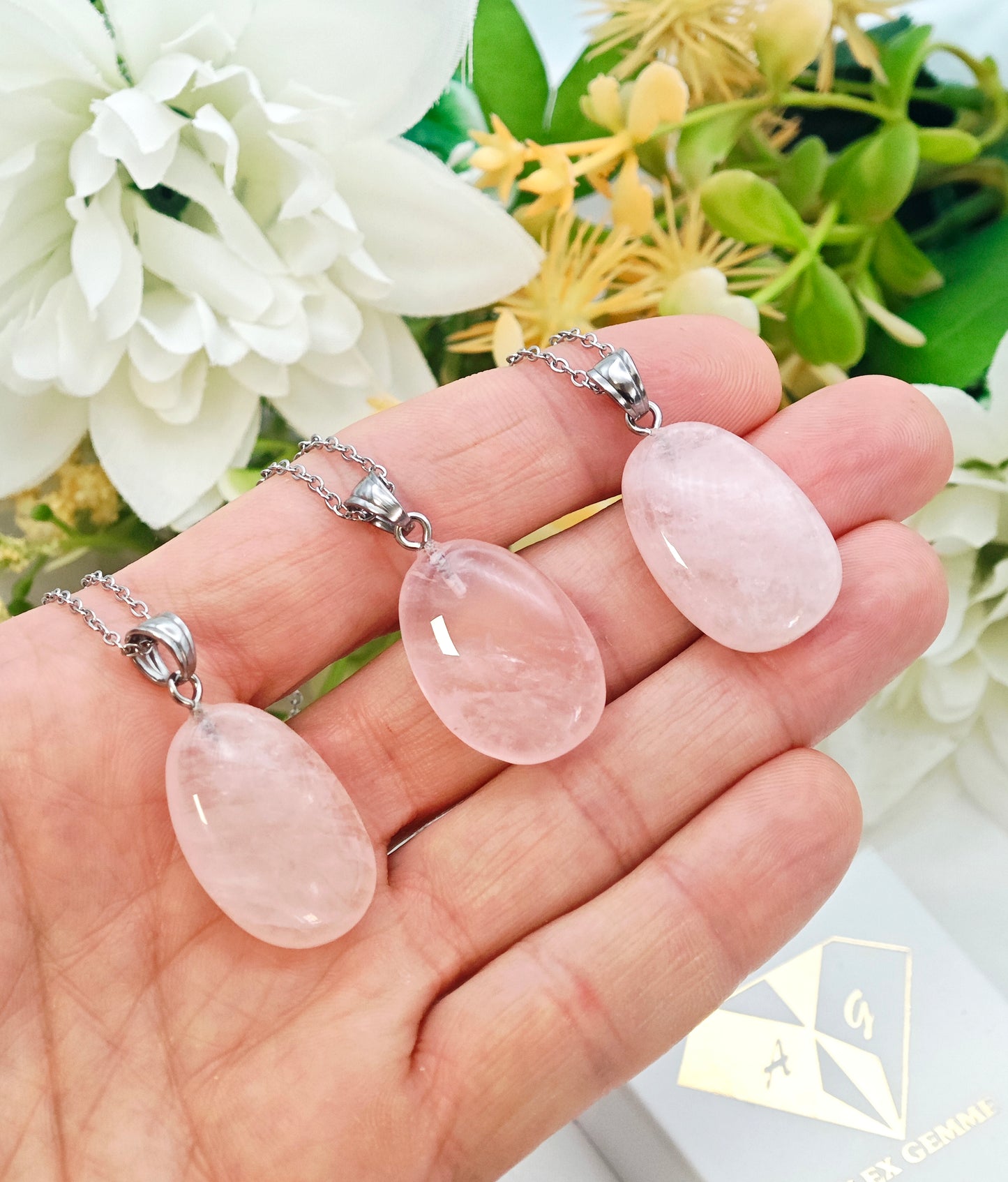 CIONDOLO IN QUARZO ROSA