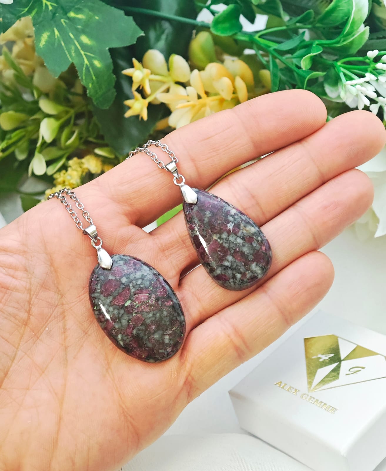 CIONDOLO IN EUDIALITE HQ