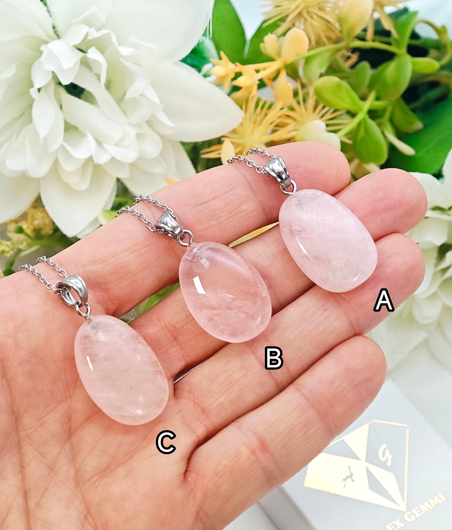 CIONDOLO IN QUARZO ROSA