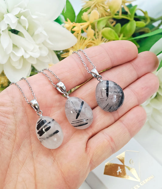 CIONDOLO IN QUARZO TORMALINATO