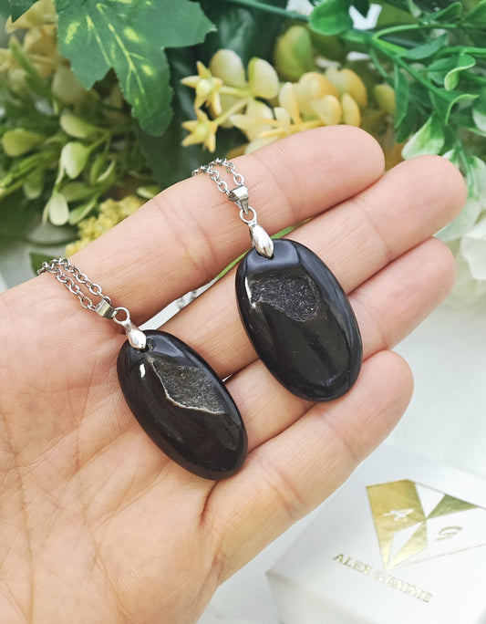 CIONDOLO IN ONICE NERO CRISTALLIZZATO